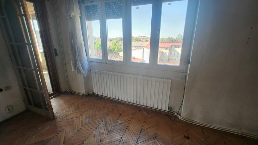 Apartament cu 4 camere decomandat în Complex Studențesc