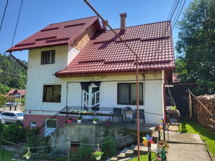 Casă individuală cu 6 camere cu Canalizare în Bran