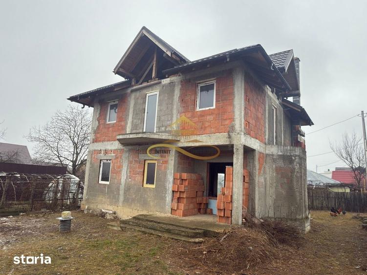 Casă cu 4 camere cu Teren 370 Mp în Mărgineni