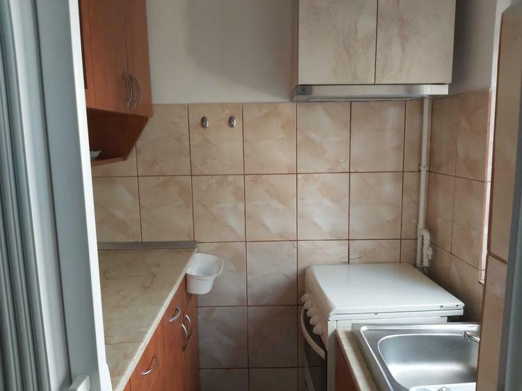 Garsonieră decomandată în 7 Noiembrie