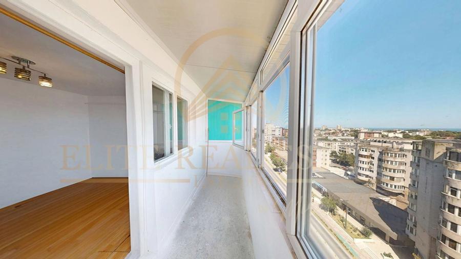 Apartament cu 3 camere decomandat în Casa de Cultură