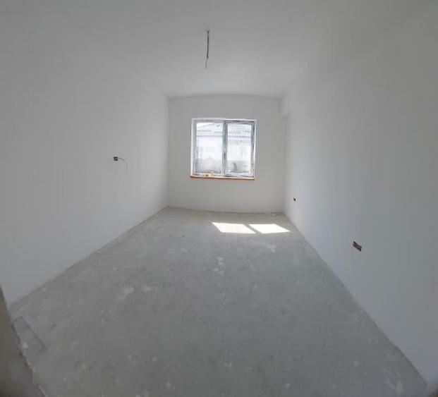 Casă cu 4 camere cu Teren 400 Mp în Vârteju