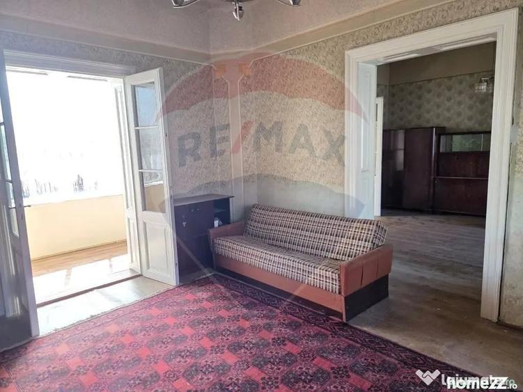Casă cu 5 camere cu Teren 1010 Mp în Ultracentral