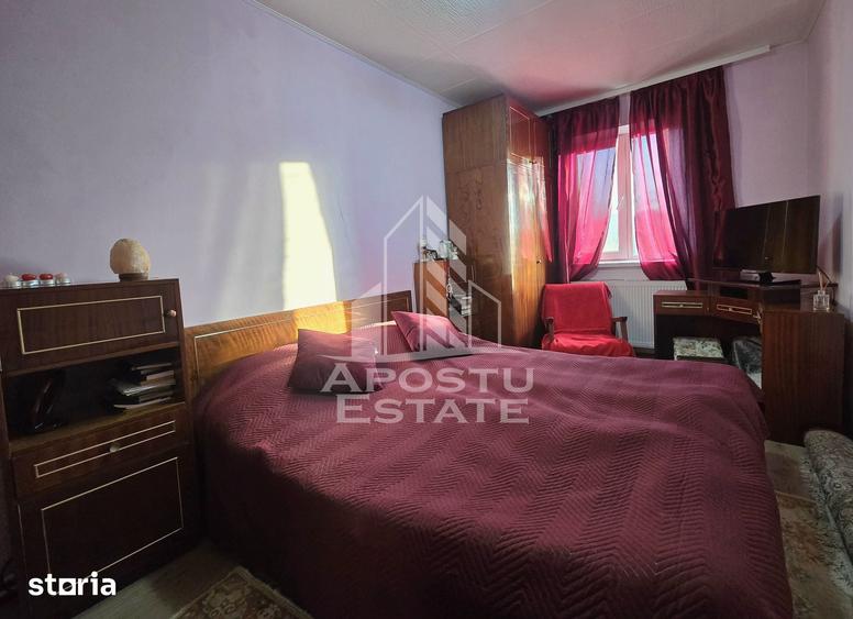 Apartament cu 4 camere semidecomandat în Dacia