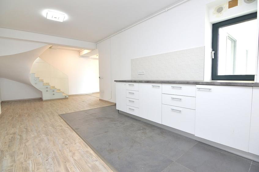 Apartament cu 5 camere decomandat, mobilat în Unirii