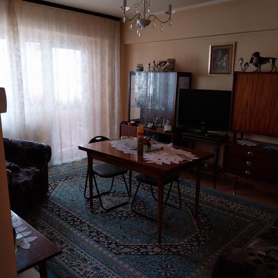 Apartament cu 4 camere decomandat în Nicolae Bălcescu