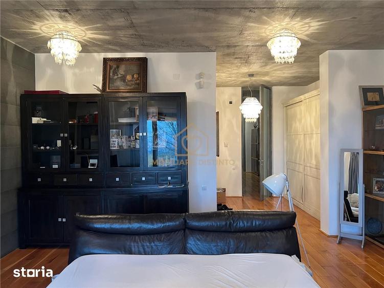 Casă cu 4 camere cu Teren 2530 Mp în Central