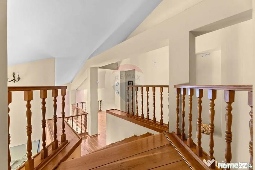 Casă cu 3 camere cu Teren 320 Mp în Intim