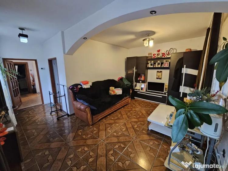 Casă cu 3 camere cu Teren 279 Mp în Brestei