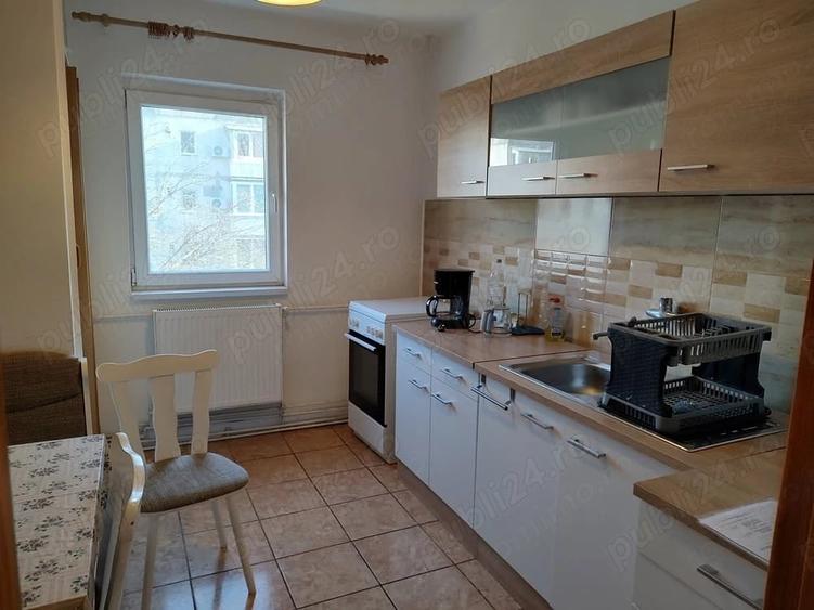 Apartament cu 4 camere decomandat în Girocului