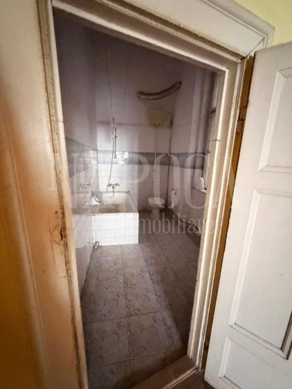 Apartament cu 4 camere semidecomandat în Central