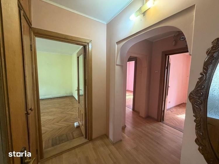Apartament 3 camere , 2 bai , etaj intermediar , Radauti - 8