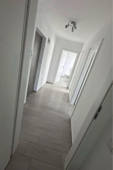 Apartament cu 3 camere decomandat în Exterior Vest
