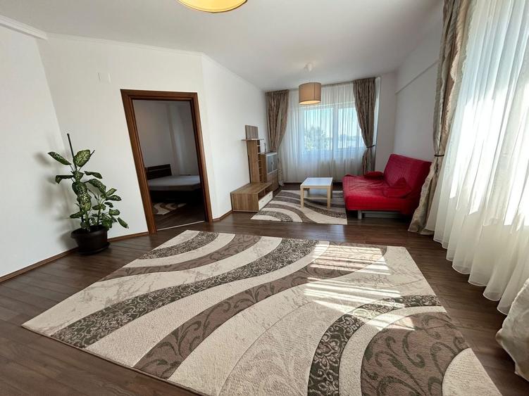 Apartament cu 2 camere semidecomandat, mobilat în Est
