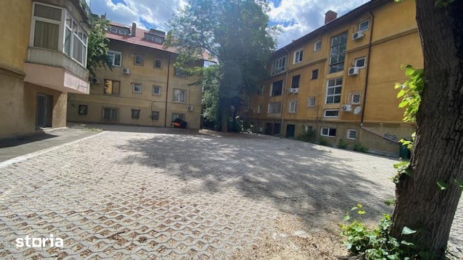 Teren de 415 mp, în Primăverii
