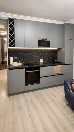 Apartament cu 3 camere semidecomandat în Tractorul