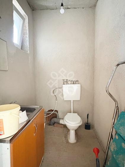 Casă individuală cu 4 camere cu Canalizare în Episcopia Bihorului