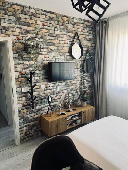 Apartament cu 3 camere decomandat în Aradului