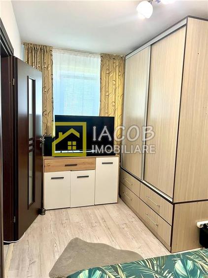 Apartament cu 3 camere semidecomandat în Milcov