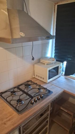 Apartament cu 2 camere nedecomandat, mobilat în Kogălniceanu