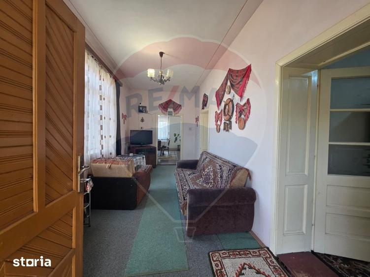 Casă cu 3 camere cu Teren 655 Mp în Central