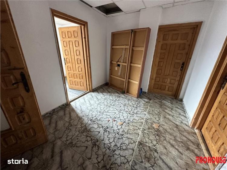 Spațiu comercial, de 350 mp, în Central