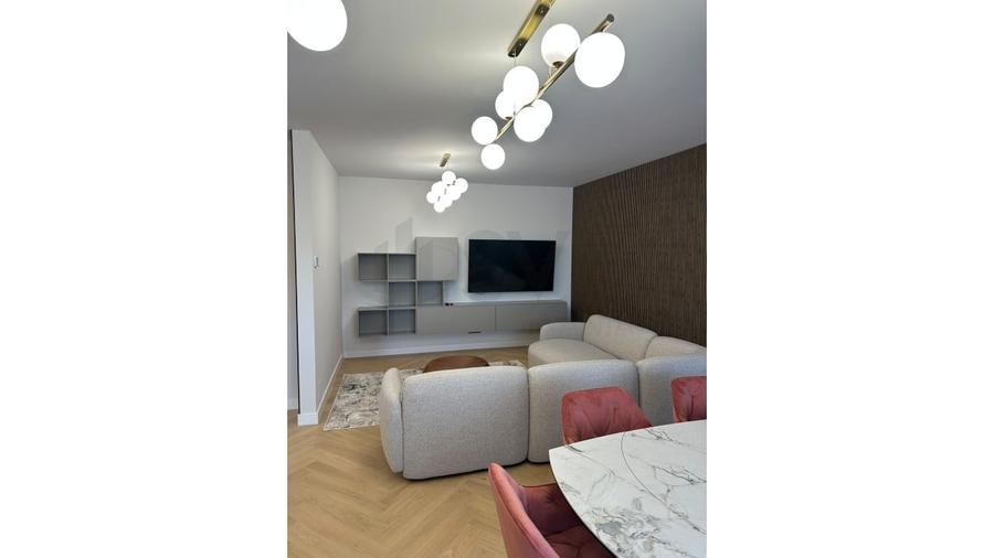 Apartament cu 3 camere decomandat, mobilat în Pipera