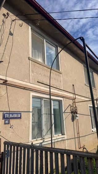 Casă individuală cu 5 camere cu Canalizare în Nord