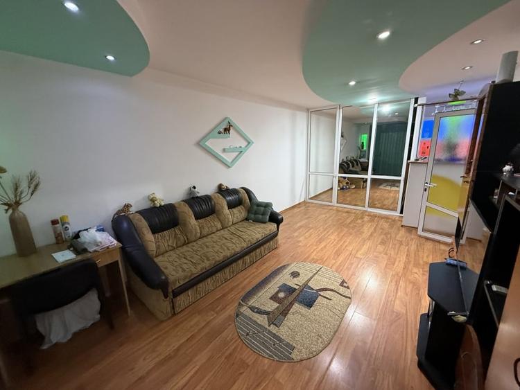 Apartament cu 2 camere decomandat, mobilat în Piața Nouă