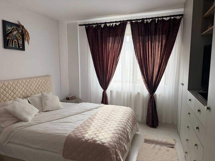 Apartament cu 3 camere decomandat în Fundeni