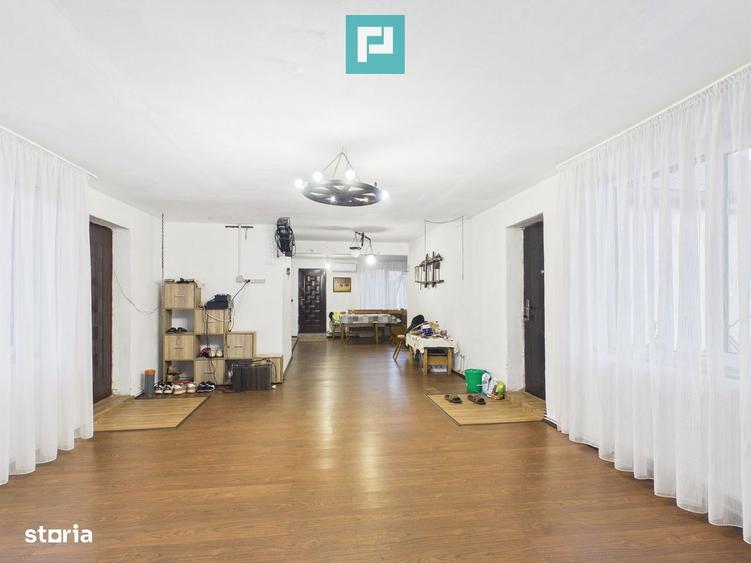 Casă cu 7 camere cu Teren 3141 Mp în Macea