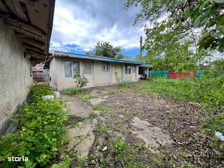 Casă cu 4 camere cu Teren 4430 Mp în Tecucelu Sec