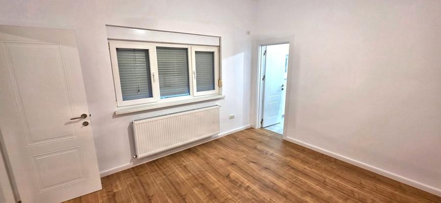 Apartament cu 4 camere semidecomandat în Banu Manta