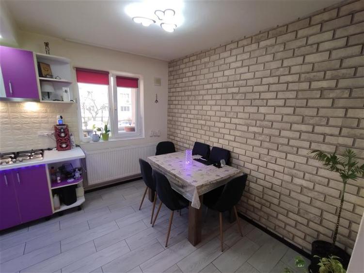 Apartament cu 3 camere semidecomandat în Central