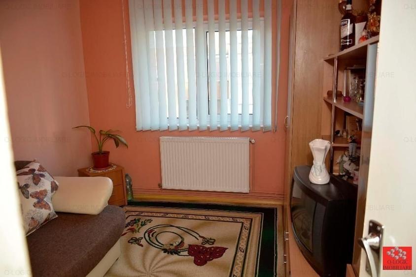 Apartament cu 4 camere semidecomandat în Tractorul