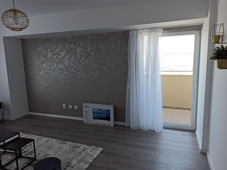 Apartament cu 3 camere decomandat, mobilat în Berceni