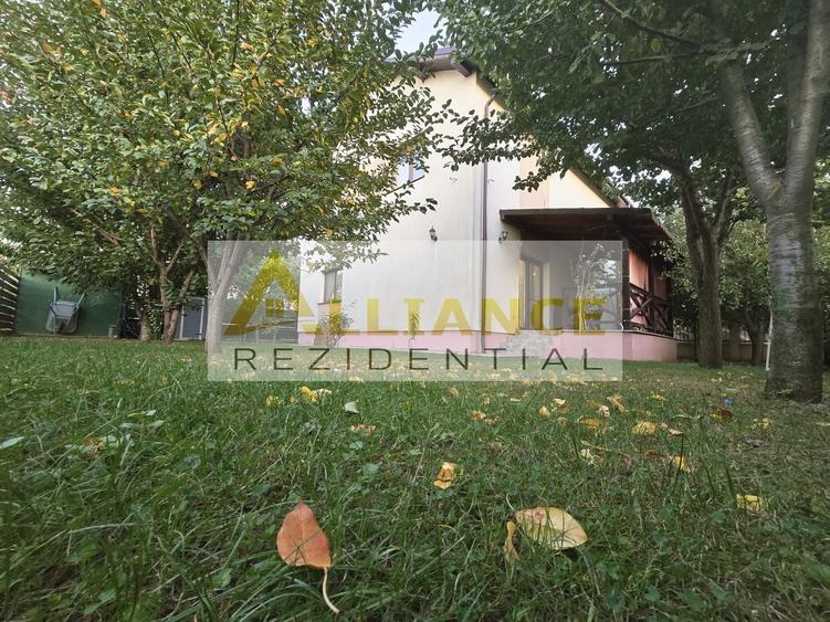 Casă individuală cu 5 camere cu Canalizare în Berceni