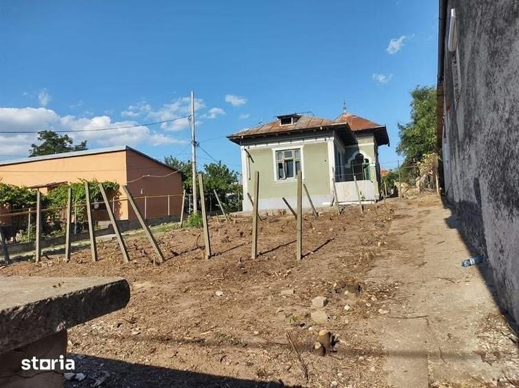 Casă cu 3 camere cu Teren 710 Mp în Central
