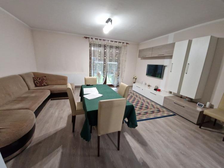 Casă cu 4 camere în Bujoreni