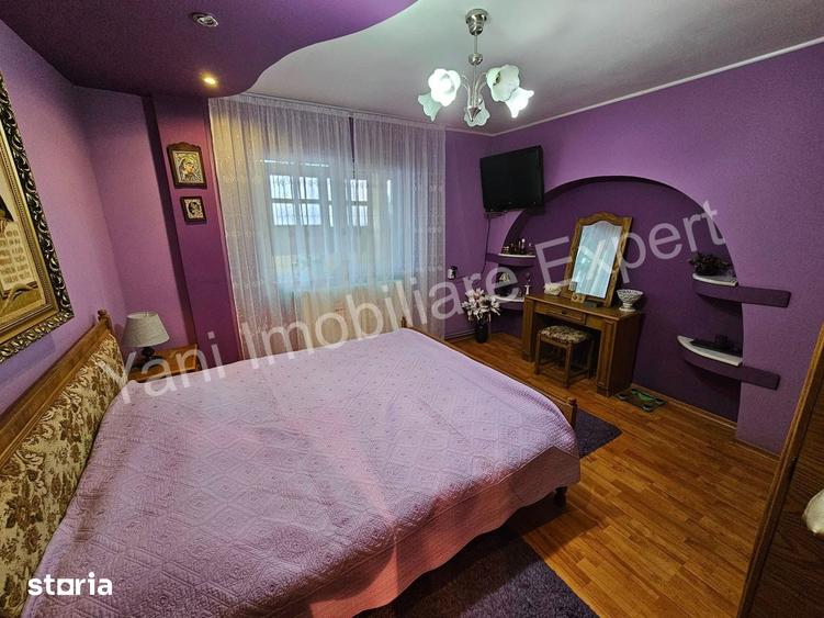 Casă cu 6 camere cu Teren 557 Mp în Central
