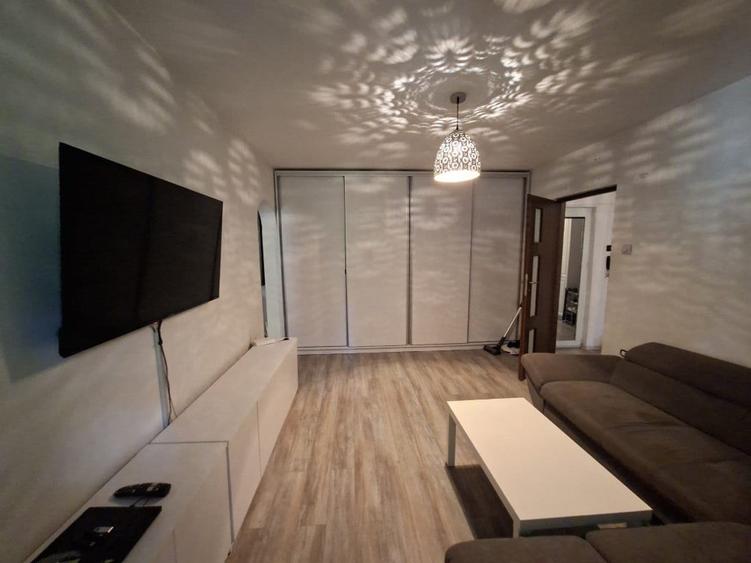Apartament cu 2 camere semidecomandat în Berceni