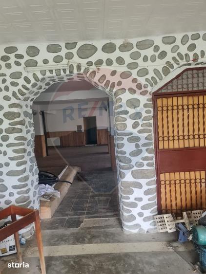 Spațiu comercial, de 1,650 mp, în Baia de Fier