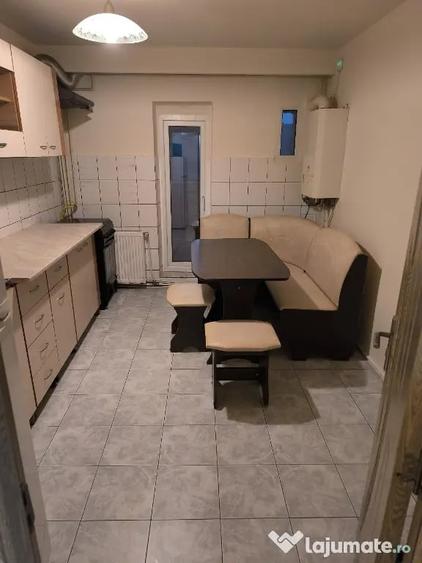 Apartament cu 3 camere decomandat în Dorobanți