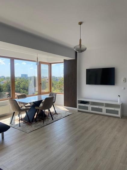 Apartament cu 3 camere decomandat, mobilat în Băneasa