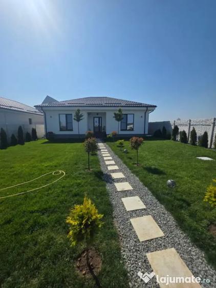 Casă cu 3 camere cu Teren 497 Mp în Central