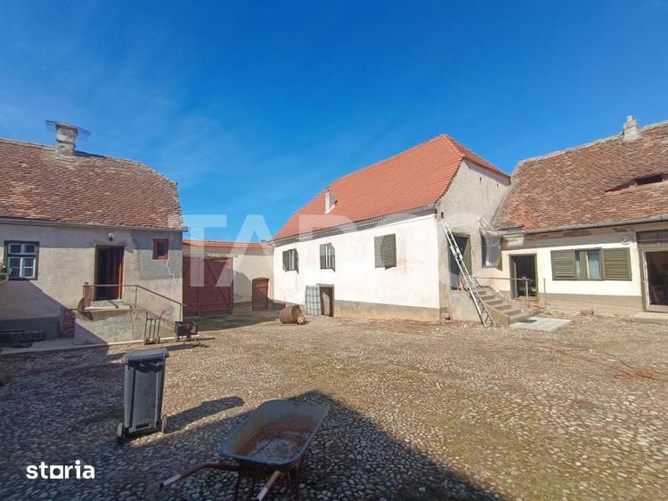 Casă cu 4 camere cu Teren 300 Mp în Roșia