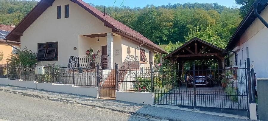 Casă cu 4 camere cu Teren 770 Mp în Nord