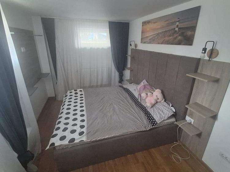 Apartament cu 4 camere decomandat în Cug