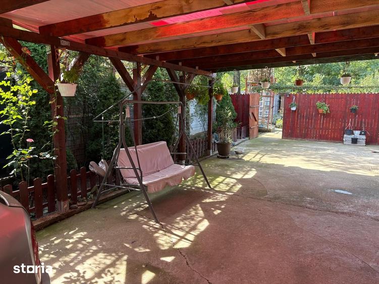 Casă cu 4 camere decomandat cu Canalizare în Sărățeni