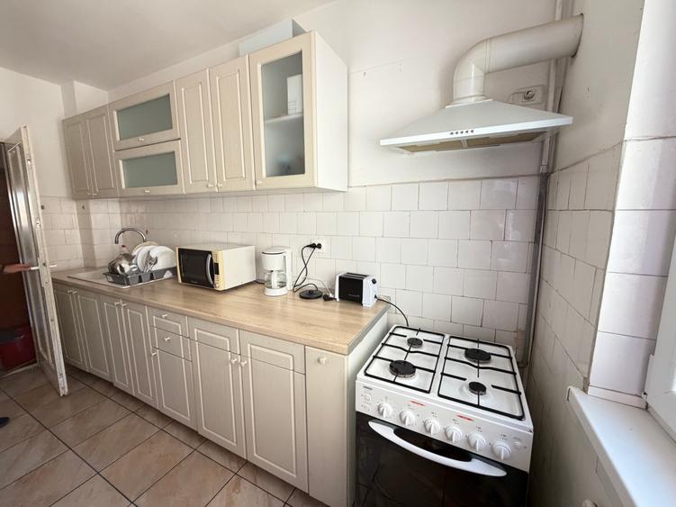 Apartament cu 4 camere decomandat, mobilat în Ultracentral